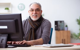 Mann am Computer